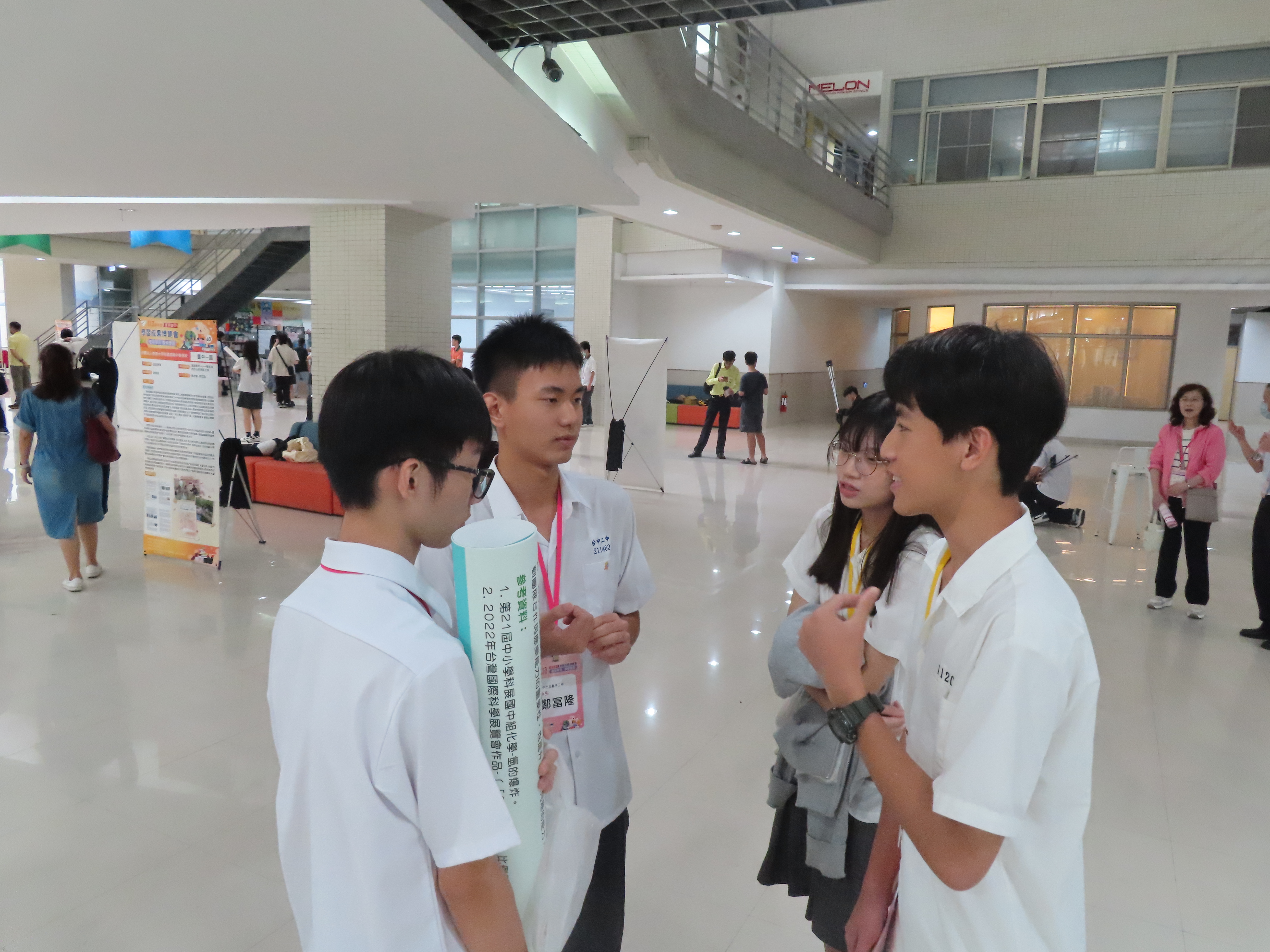 兩校學生熱情互動