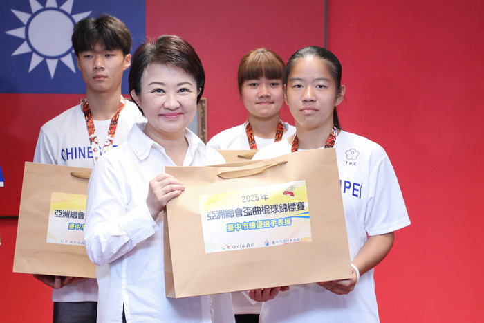 「 2025年亞洲總會盃曲棍球錦標賽」績優選手市政會議表揚合影(另開新視窗/jpg檔)圖片