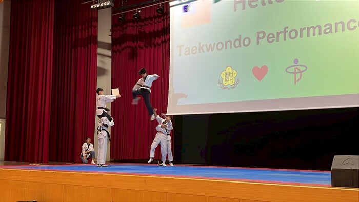 跆拳道表演(另開新視窗/jpg檔)圖片