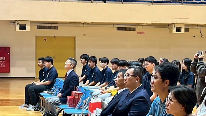 欣賞表演(另開新視窗/jpg檔)圖片