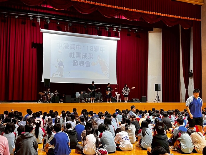 熱音社演出(另開新視窗/jpg檔)圖片