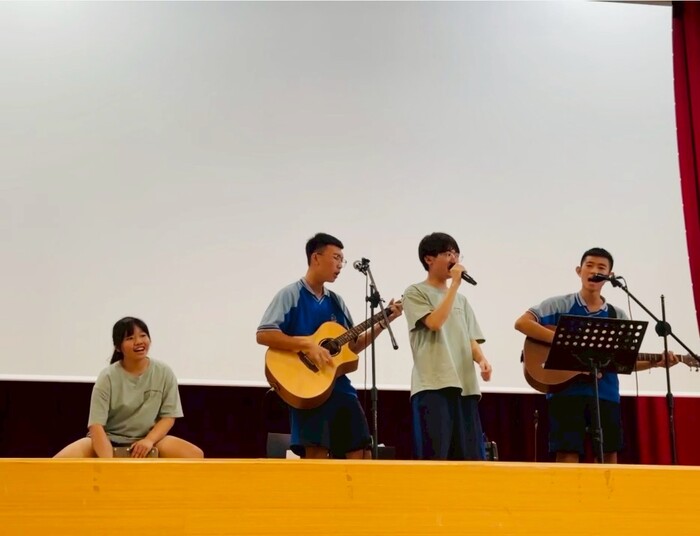 吉他社表演(另開新視窗/jpg檔)圖片
