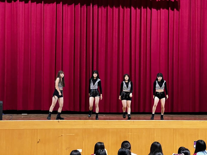 熱舞社表演(另開新視窗/jpg檔)圖片