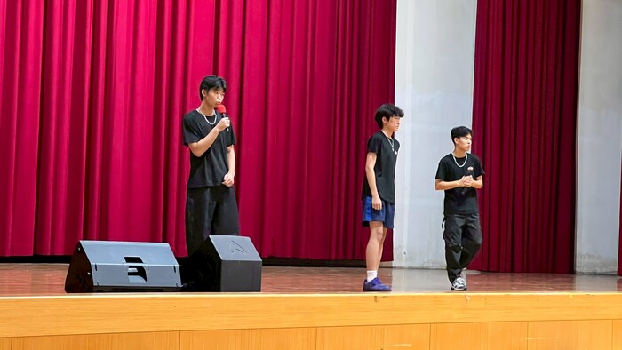 嘻研社表演