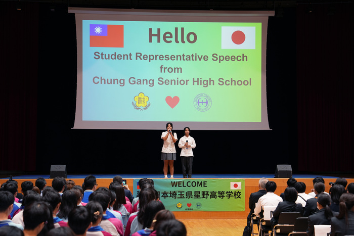 中港學生代表陳靖婷、蔡沛妤日文致詞(另開新視窗/jpg檔)圖片