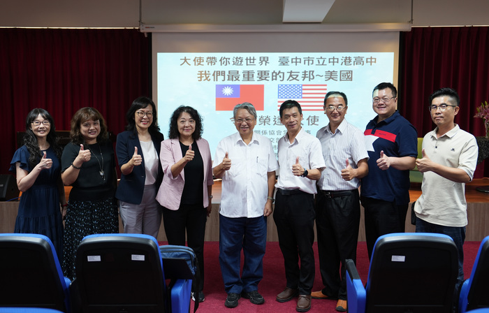 家長會長、委員感謝大使蒞臨演講(另開新視窗/jpg檔)圖片